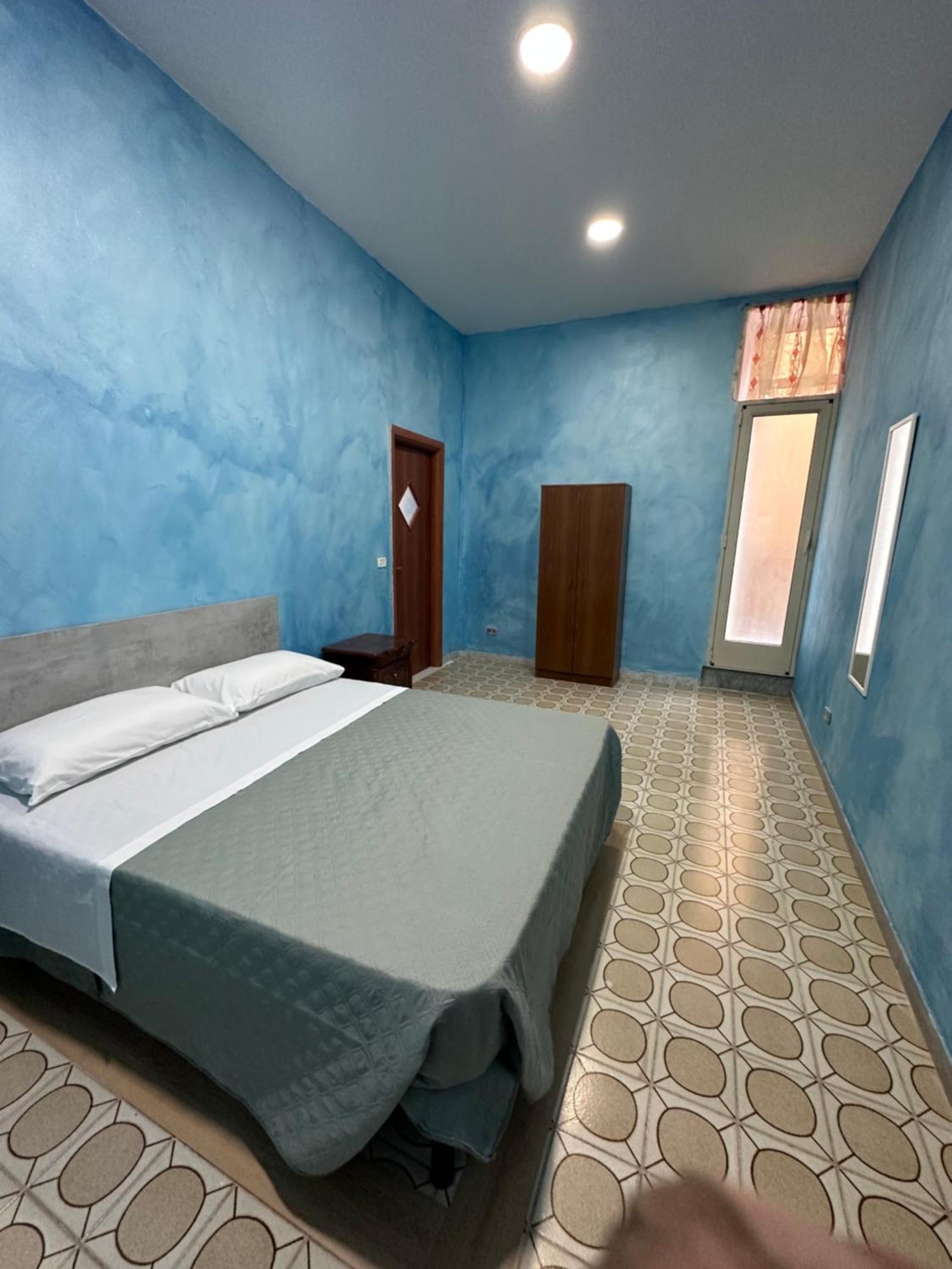 Holiday House Clara&Vincenzo نابولي المظهر الخارجي الصورة