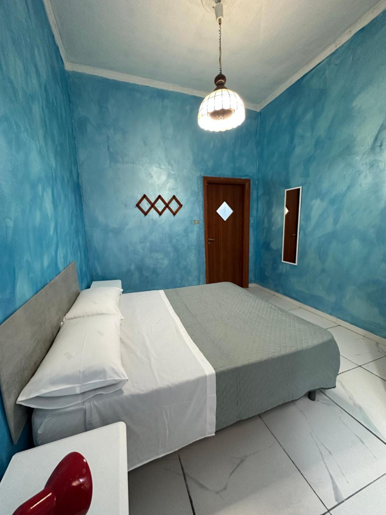 Holiday House Clara&Vincenzo نابولي المظهر الخارجي الصورة